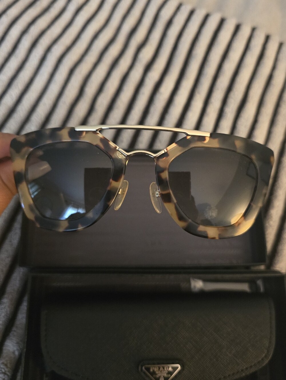 Prada SPR09Q Cinema Tortoise Shell Sunglasses Black Saffiano Leather Case + Box - Picture 6 of 16